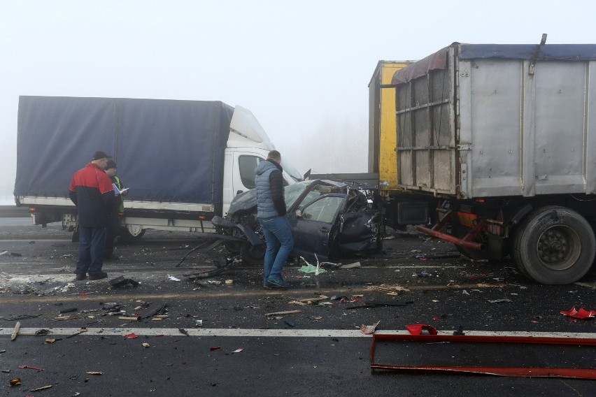 Karambol na autostradzie A1 pod Piotrkowem