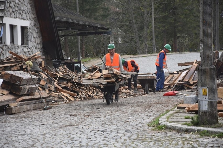 Koparki w środku Tatr. Burzą byłe przejście graniczne na Łysej Polanie [ZDJĘCIA]