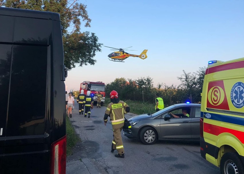 Dramatyczny wypadek w gminie Błędów. 10-latek na quadzie zderzył się z busem! Chłopiec walczy o życie w szpitalu 