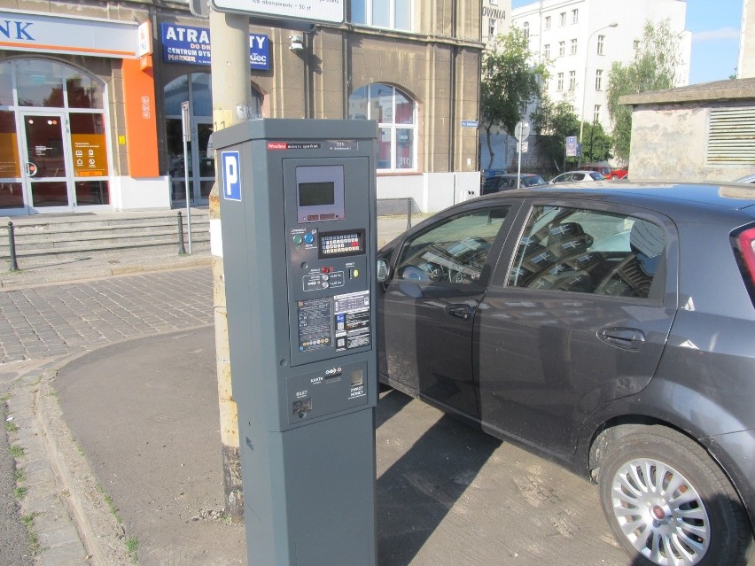 Wrocław: Nowe płatne parkingi w centrum miasta już działają (ZDJĘCIA)