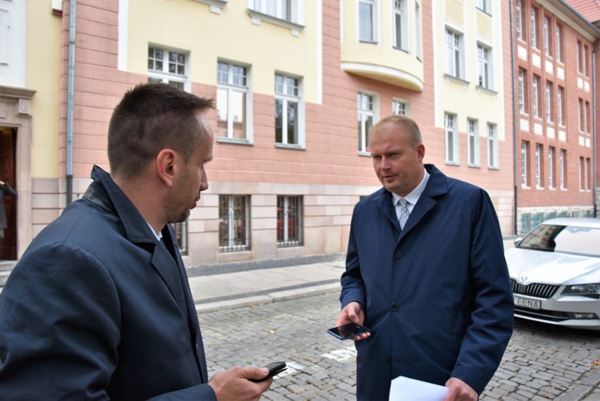 Janusz Kowalski i Witold Zembaczyński po opuszczeniu sądu w...