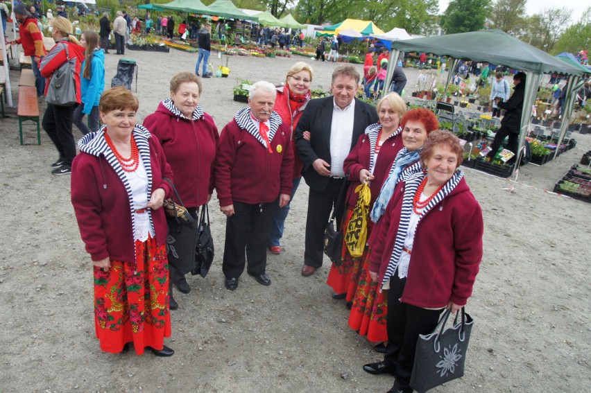 Zespół Jarzębinki z Otynia,  najpierw wystąpił na scenie, a...