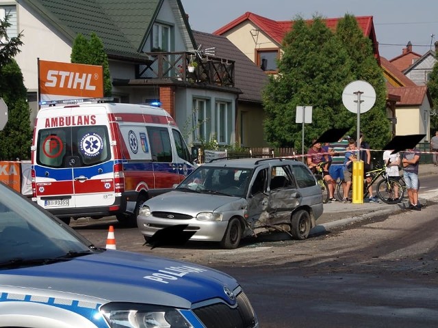 Knyszyn. Wypadek na DK65. Karambol 4 aut osobowych i ciężarówki zablokował drogę Zdjęcia pochodzą ze strony: OSP Knyszyn