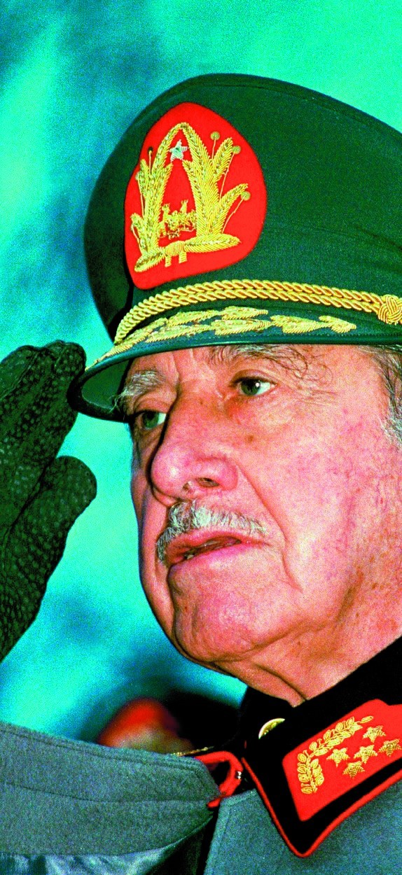Augusto Pinochet ochraniał Colonię Dignidad w zamian za...