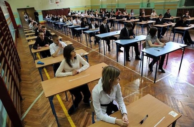 Egzamin gimnazjalny 2012. Dziś gimnazjaliści pisali test humanistyczny. Odpowiedzi oraz arkusz znajdziecie na gs24