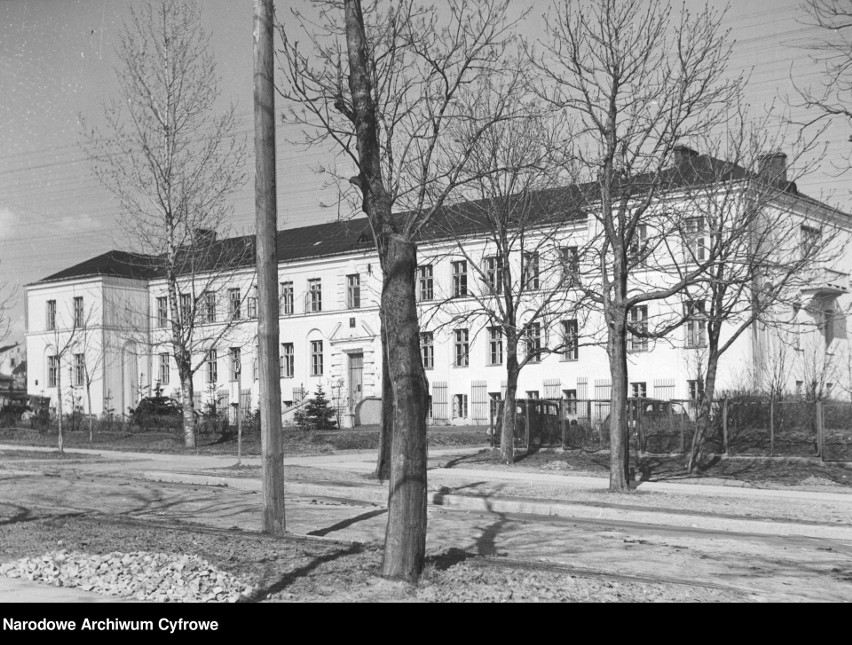 Dawny budynek Gimnazjum i Liceum w Busku-Zdroju przy alei...