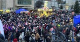 Setki osób na Jarmarku Świątecznym w Radomiu. Była "Gwiazdka dla mieszkańców" i inne atrakcje. Zobacz zdjęcia