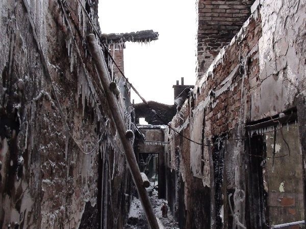 Pozar budynku socjalnego w MoszczancuBudynek socjalny w Moszczancu spalil sie w 15 minut. Ośmioro emerytów i rencistów stracilo dach nad glową i dorobek zycia.