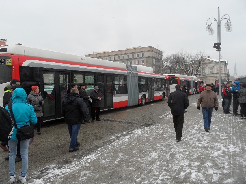 Wielki pokaz autobusów hybrydowych w Częstochowie ZDJĘCIA