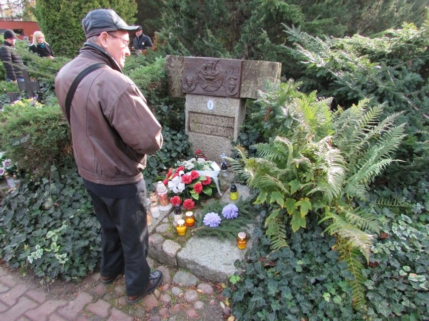 1 listopada na cmentarzu w Koszalinie od rana ruch....