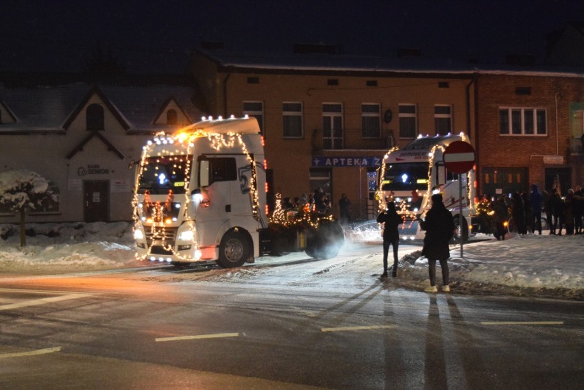 3. Mikołajkowo-Świąteczny Konwój w Skalbmierzu. Widok robi wrażenie. Pojazdy cztery godziny krążyły po gminie. Zobaczcie zdjęcia i wideo