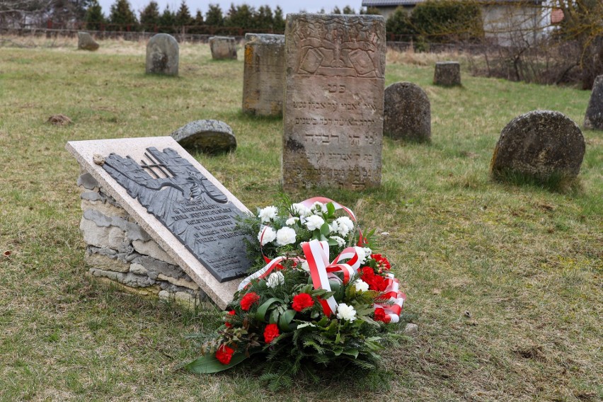 Po raz 14. upamiętniono pamięć mieszkańców Sędziszowa zamordowanych przez hitlerowskich okupantów w Chmielniku i Piotrkowicach