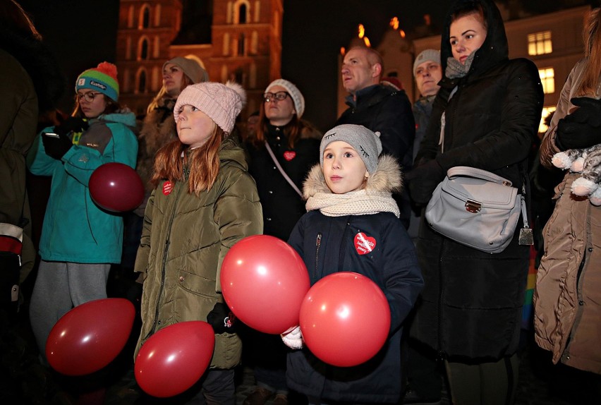 Kraków. Ulicami miasta przeszedł marsz wsparcia dla Jerzego Owsiaka i dla uczczenia pamięci Pawła Adamowicza [ZDJĘCIA]