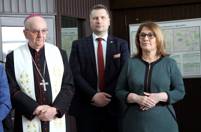 Śniadanie wielkanocne dla potrzebujących na dworcu PKS w Lublinie (ZDJĘCI)