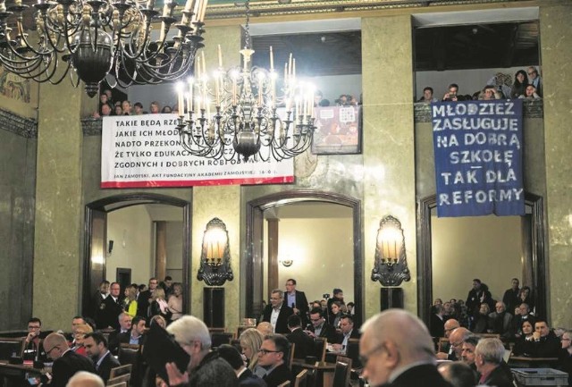 Rodzice protestowali przeciwko reformie podczas sesji Rady Miasta 14 grudnia