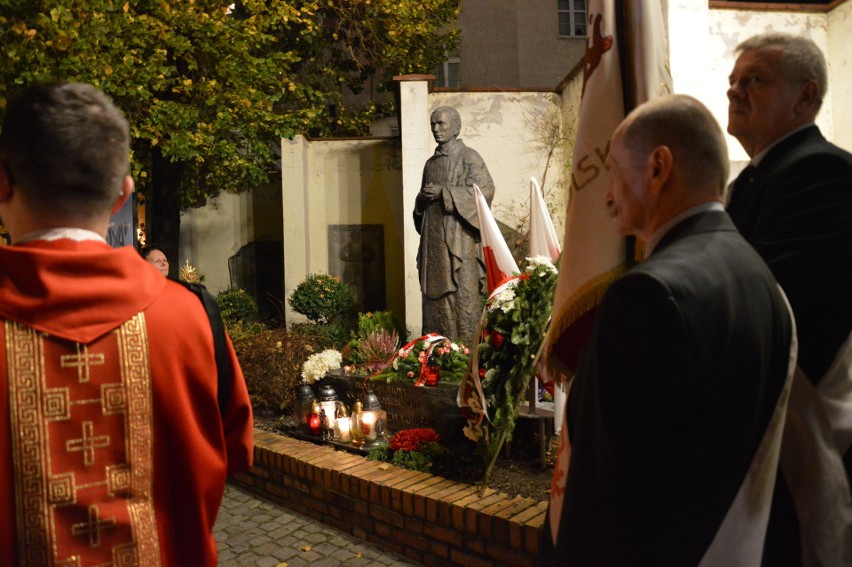 Opolska Solidarność oddała cześć ks. Popiełuszce. Dziś mija 35. lat od jego tragicznej śmierci