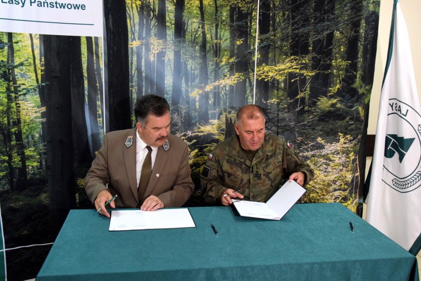 Żołnierze będą ćwiczyć w naszych lasach. Porozumienie pomiędzy 10. Świętokrzyską Brygadą Obrony Terytorialnej a Lasami Państwowymi