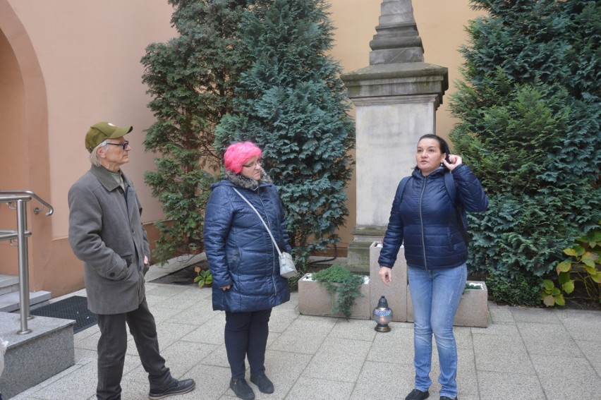 Śladami opolanek znanych i mniej znanych oprowadzała Beata...