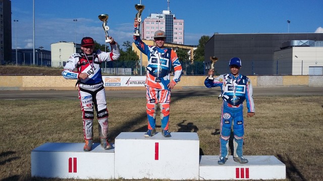 Mateusz Cierniak (w środku) i Piotr Świercz (z prawej) na podium