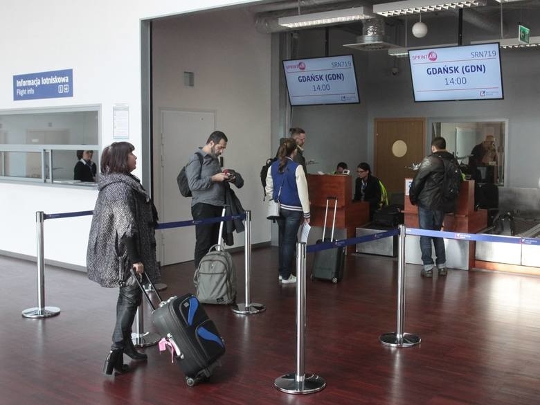 W 2016 roku radomskie lotnisko obsłużyło 9713 pasażerów....