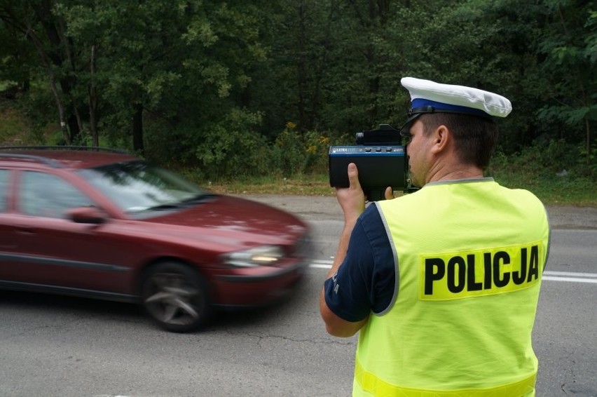 Policja z Żywca walczy z piratami drogowymi, bo wypadków jest za dużo AKCJA PRĘDKOŚĆ