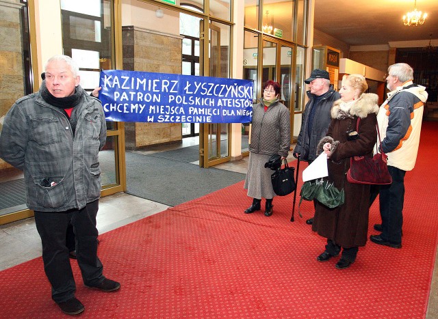 Ateiści chcą miejsca dla patrona.