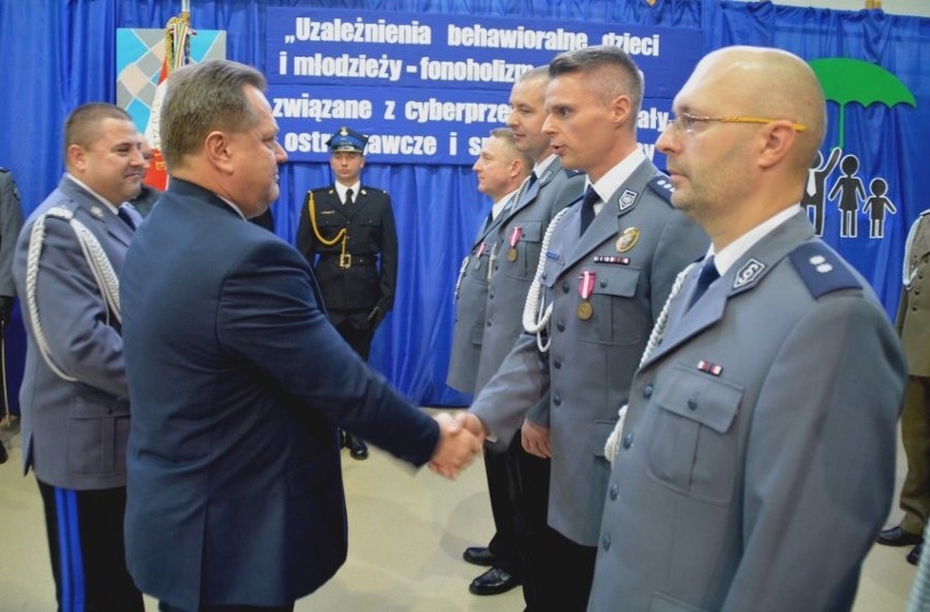 28 nowych policjantów ślubowało w poniedziałek „Strzec...