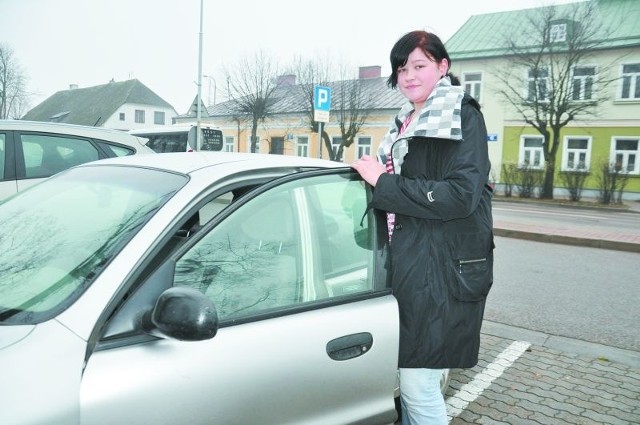 &#8211; Moim zdaniem płatne parkingi w Suwałkach są niepotrzebne, w centrum zawsze można gdzieś samochód postawić &#8211; mówi Karolina Michałowska. &#8211; To tylko wyciąganie pieniędzy od ludzi.