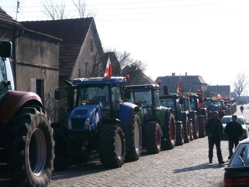 Protest rolników w pobliżu Wrocławia. Zablokowali drogę wojewódzką (ZDJĘCIA)