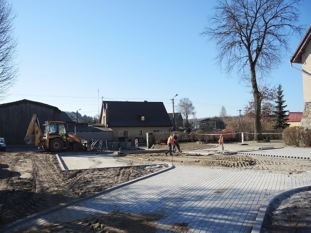 Nowy wjazd do szkoły i parking