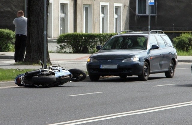 Miejsce zderzenia zabezpieczyli policjanci z ruchu drogowego.