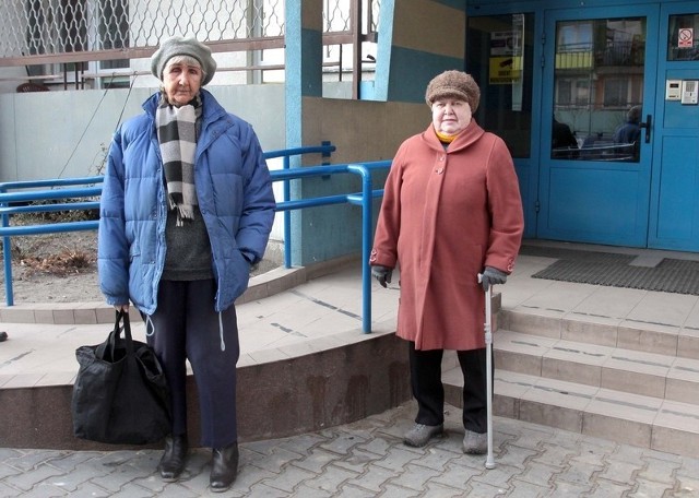 - Najróżniejsze typy schodzą się na klatkę schodową, tam piją, przeklinają, a ochrona nic nie robi &#8211; mówią Danuta Sobania i Teresa Gałecka, lokatorki wieżowca z ulicy Żeromskiego 112 w Radomiu.