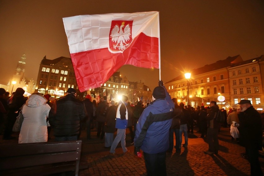 Wrocław: Protest w obronie wolnych mediów na pl. Solnym: "Nie ma zgody na takie metody"