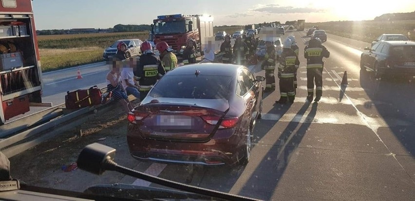 Wypadek na A4 pod Wrocławiem. Zderzenie czterech aut (ZDJĘCIA)