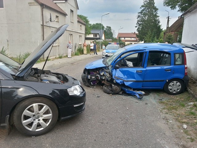 Kobieta w ciąży i troje dzieci w szpitalu, w tym dwoje z urazami kończyn i miednicy - to bilans wypadku, do którego doszło w sobotę po południu w wiosce Sarbia, w gminie Kołobrzeg.