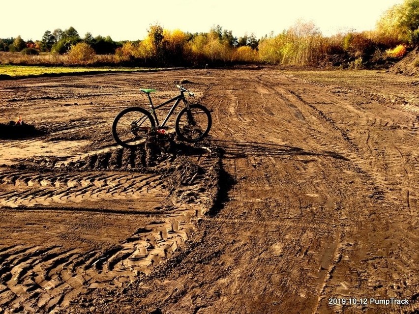 Ruszyła budowa pumptracku w Rzekuniu