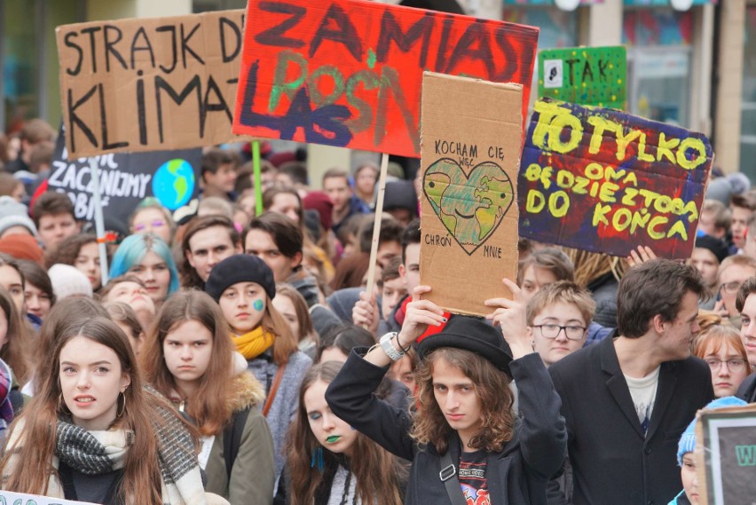 - Zamiast do szkoły, wyjdź na ulicę i 15 marca dołącz do nas...