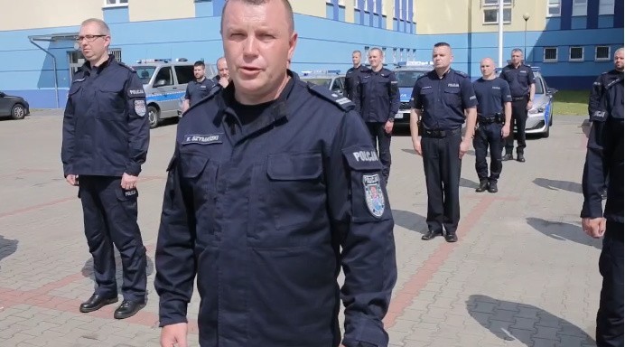 Ostrołęka. #GaszynChallenge w wykonaniu ostrołęckich policjantów, 13.06.2020