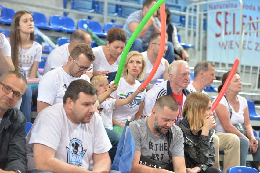 Szaleństwo w Hali Mistrzów! Kibice podczas meczu Anwil Włocławek - Arka Gdynia 90:85. Półfinał EBL - mecz nr 4 [zdjęcia]