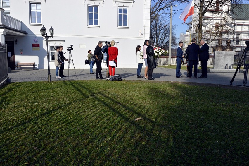 W Bobowej stanie jedna z ławeczek niepodległości finansowanych przez MON [ZDJĘCIA]