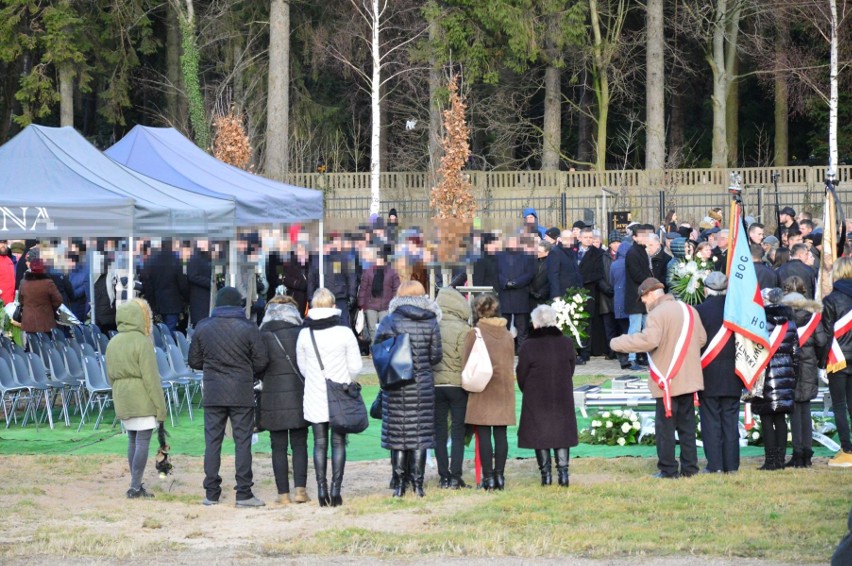 Pogrzeb tragicznie zmarłych nastolatek w Koszalinie. Dziewczynki zostaną pochowane na cmentarzu w Koszalinie [ZDJĘCIA, WIDEO]