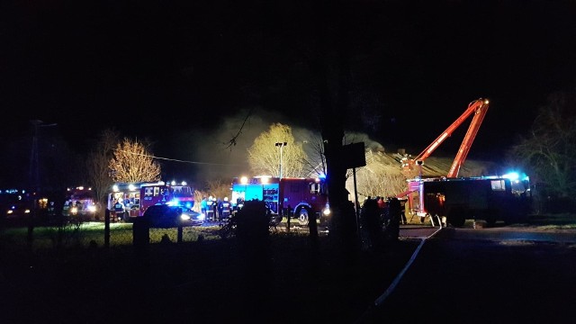 W Łaziskach od pioruna zapalił się dom.