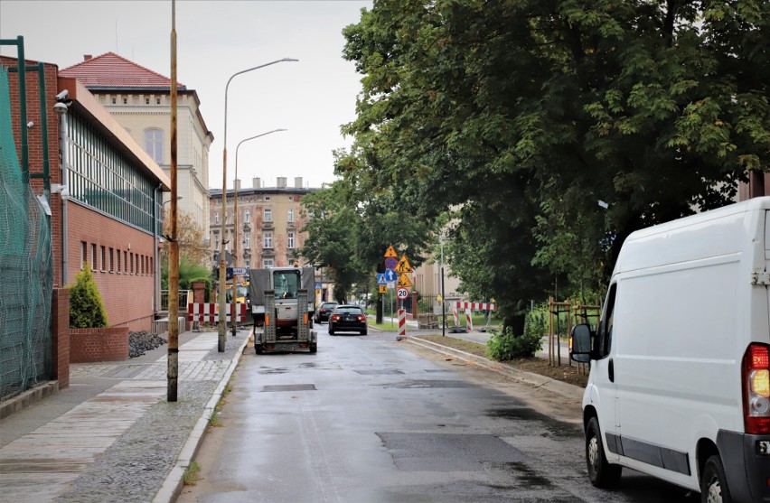 Trwa remont ważnej ulicy w Brzegu.