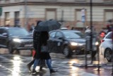 Zima się robi w Krakowie. Jest ostrzeżenie IMGW. Marznące opady oraz silny wiatr