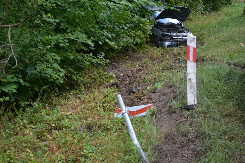 Około godz. 15 samochód osobowy marki Corsa wypadł z drogi....