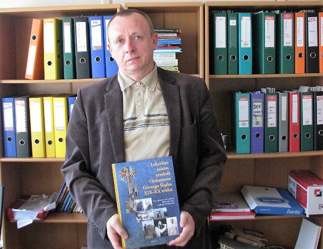 Dr Bernard Linek jest współredaktorem leksykonu.