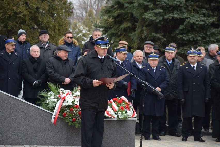 Przy komendzie PSP odsłonięto obelisk upamiętniający...