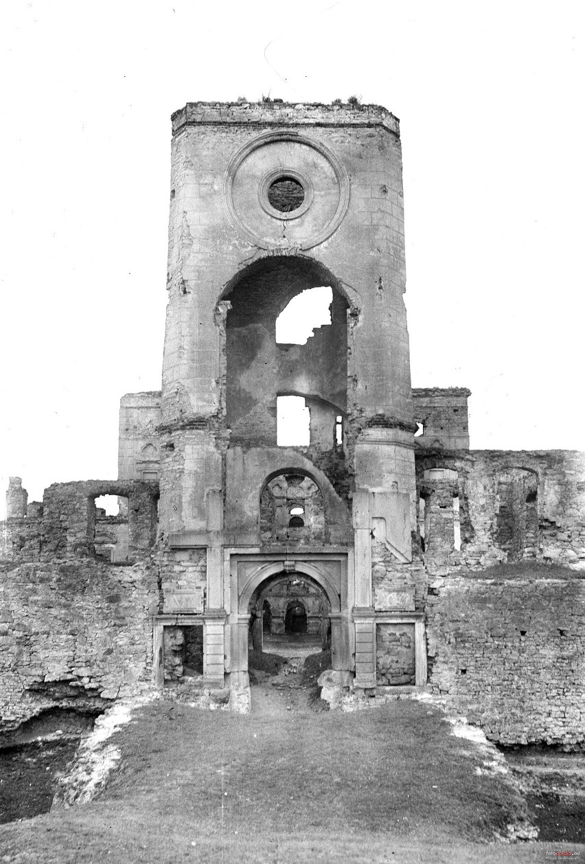1914 , Zamek Krzyżtopór - baszta.