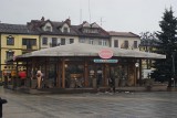 Nowy Targ: Miasto wymienia dachy na kawiarenkach. Poprzednie zniszczył... smog [ZDJĘCIA]