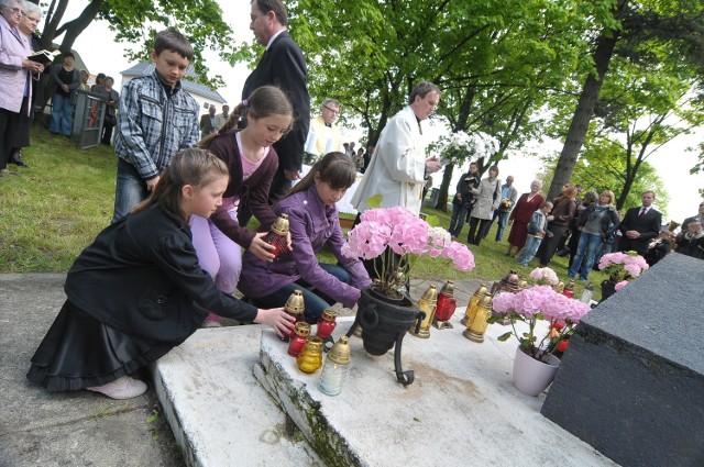 Pamięć o Tragedii Górnośląskiej jest też szansą na szukanie pojednania. Na zdjęciu: nabożeństwo w Folwarku z okazji  65. rocznicy zakończenia wojny.